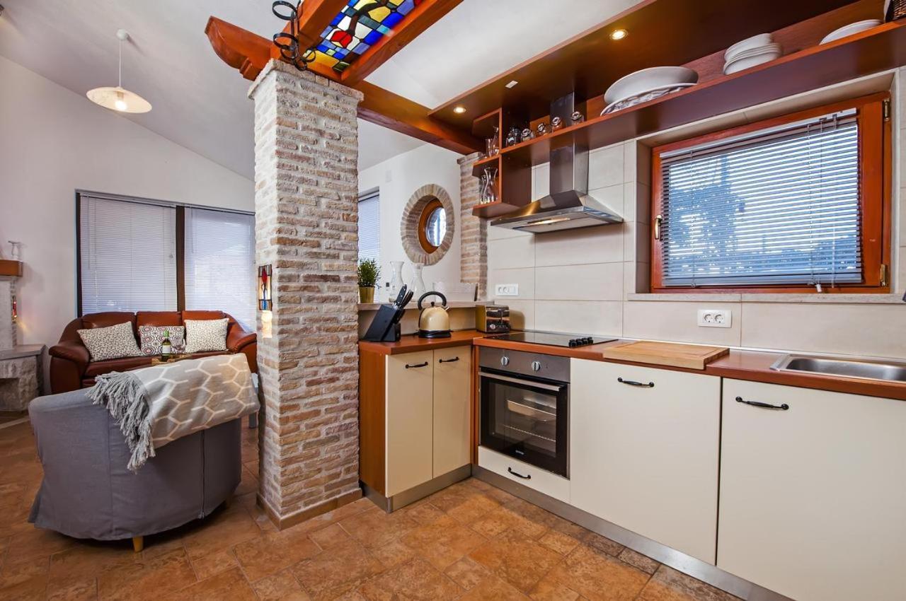"Art House" Rovinj-Holiday, Holiday Home To Rent Rovinjsko Selo Exterior photo